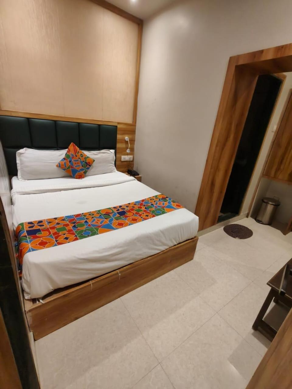 Hotel Sun City Near Saifee Hospital And Hn Reliance Hospital Mumbai Exterior foto